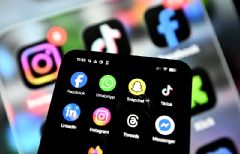 Les 11-14 ans passent près de 2h par jour sur les réseaux sociaux, une étude révèle