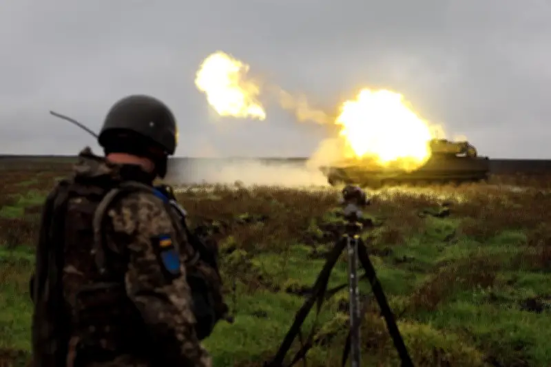 Les alliés de l'Ukraine renforcent leur aide militaire face à la Russie avec 35 milliards de dollars