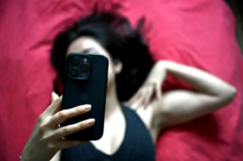 Les arnaques amoureuses en ligne : un système de prédation rodé dévoilé