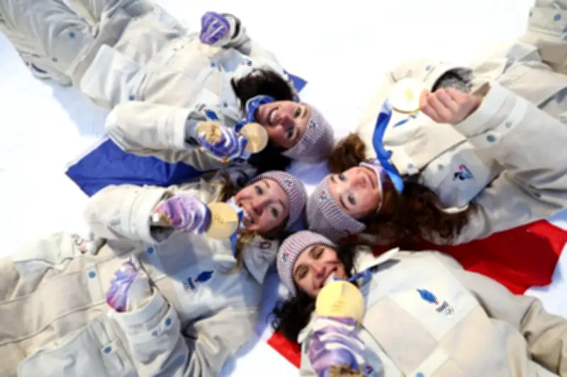 Les Bleues du biathlon décrochent l'or olympique en relais, une première mondiale