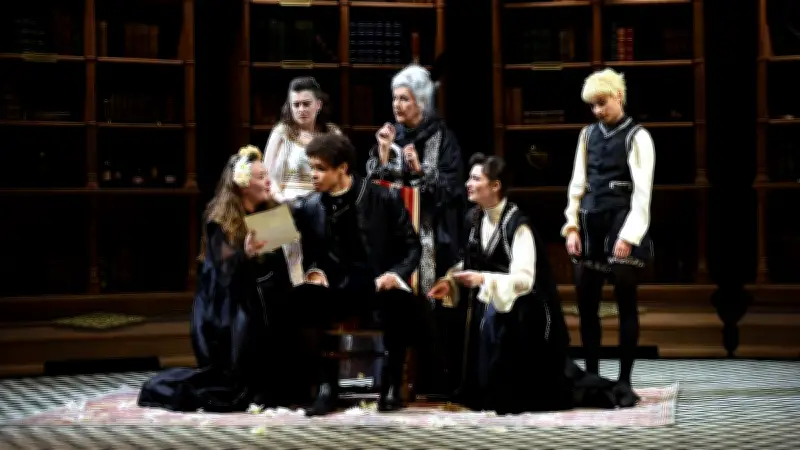 Les Femmes savantes de Molière rajeunies au théâtre de Nîmes