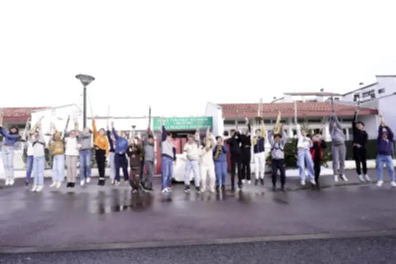 Les élèves musiciens d'Urdazuri préparent un concert avant leur voyage à Rome