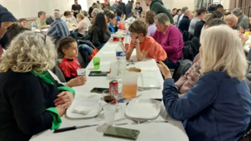 Les Miquelets de Nébian régalent avec leur traditionnel aligot