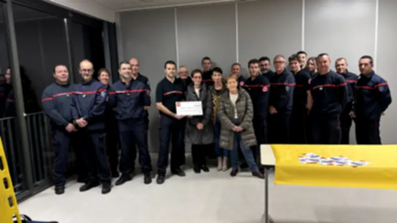 Les pompiers de Millau offrent 1 000 € à Sud-Aveyron cancer pour la lutte contre la maladie