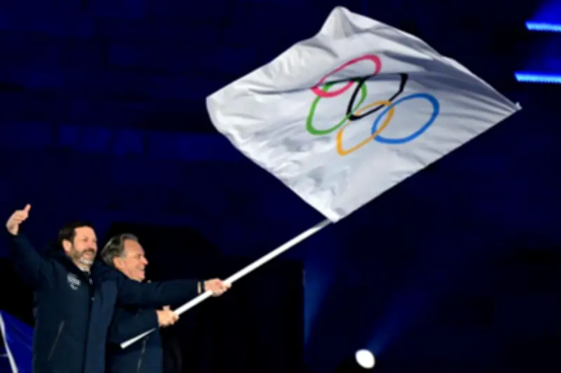 Les régions françaises reçoivent le drapeau olympique pour les JO d'hiver 2030