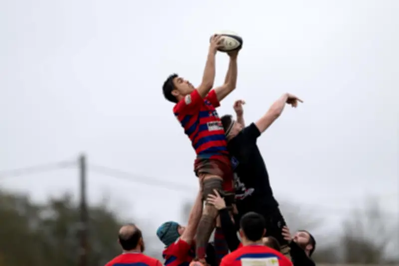 Les Sables-d’Olonne infligent un revers crucial à Surgères dans la lutte pour le maintien