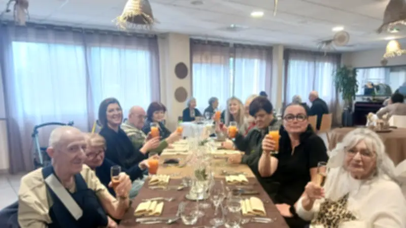 Les seniors de Béziers partagent un repas festif au restaurant pédagogique