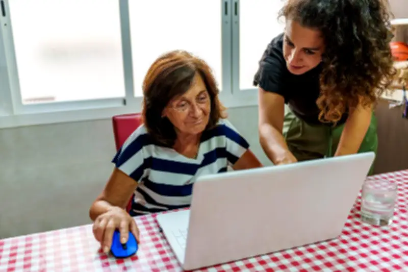 Les seniors face à l'addiction numérique : un phénomène de rattrapage générationnel alarmant