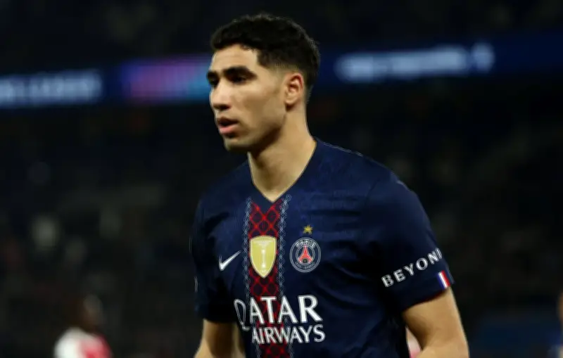 Les supporters du PSG ovationnent Achraf Hakimi après son renvoi en procès pour viol