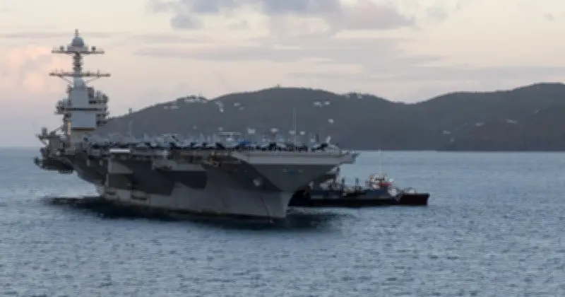 Les États-Unis déploient un second porte-avions face à l'Iran, intensifiant la pression militaire