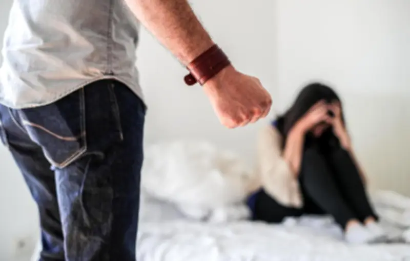 Lettre bouleversante d'une adolescente à son père, accusé du meurtre de sa mère