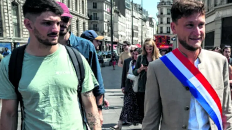 LFI en crise après la mort d'un militant : collaborateurs arrêtés, menaces et pressions