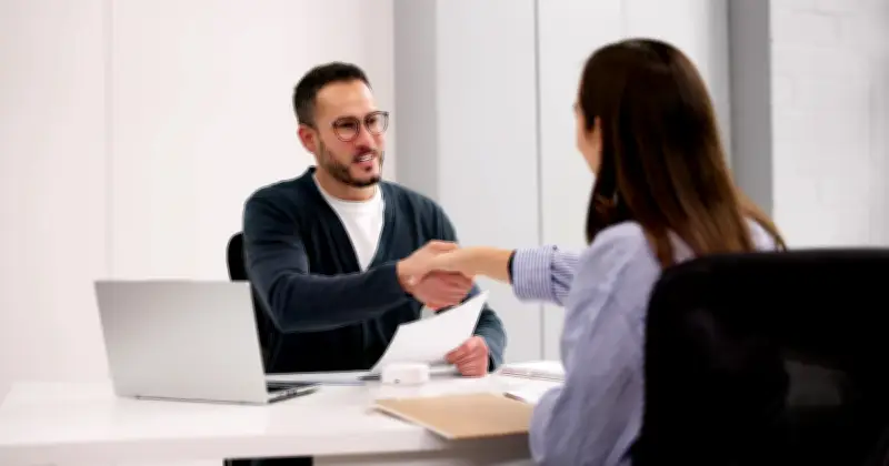 L'IA transforme les RH : automatisation, recrutement prédictif et retour de l'humain