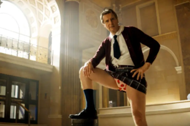 Liam Neeson dans « Y a-t-il un flic pour sauver le monde ? » : un reboot nostalgique