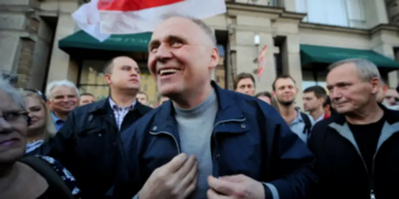 Libération de l'opposant biélorusse Mikalaï Statkiévitch après un AVC en prison