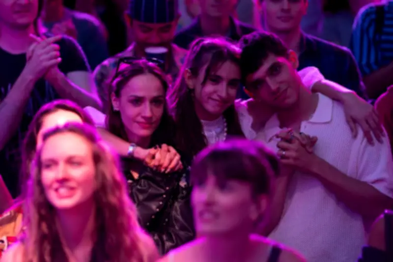 « LOL 2.0 » : Sophie Marceau brille dans une suite fidèle à la comédie familiale de 2008