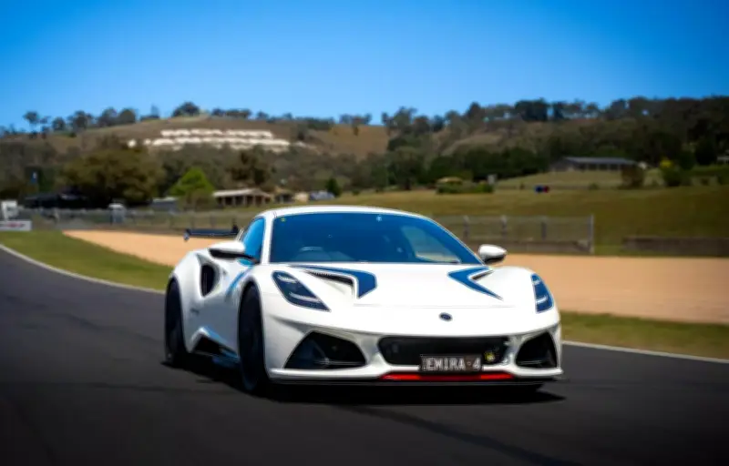 Lotus Emira Bathurst : une édition spéciale australienne à 503 chevaux