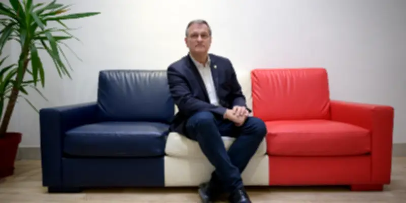 Louis Aliot à Perpignan : la délicate gestion d'une ville vitrine de l'extrême droite