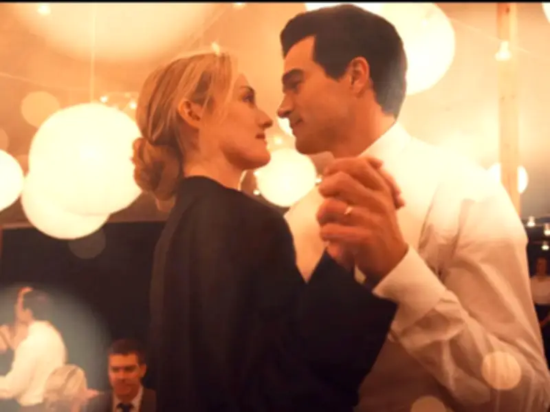 Love Story sur Disney+ : Ryan Murphy revisite le mythe Kennedy avec glamour et nostalgie