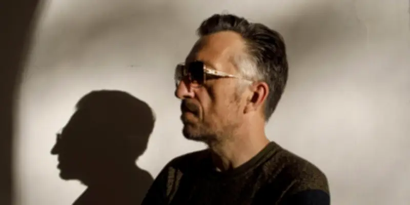 Lukas Bärfuss explore le déterminisme social dans son nouveau roman « Les Miettes »