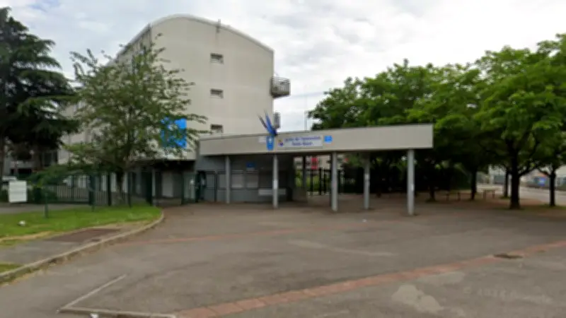 Lycéen poignardé près de Lyon : un adolescent de 14 ans interpellé après s'être rendu au commissariat
