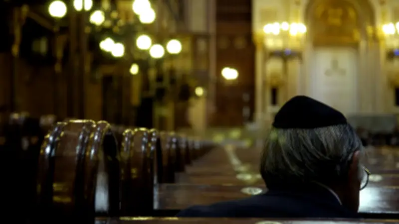 Lyon : un salut nazi et des cris 'Free Palestine' visent un rabbin avec des enfants