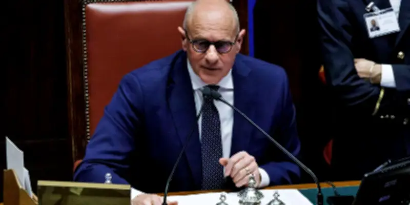 Macron critique Meloni après ses propos sur la mort d'un militant d'extrême droite en France