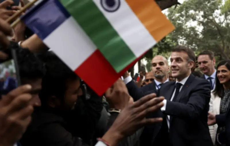 Macron défend l'Europe face aux critiques américaines sur la régulation de l'IA