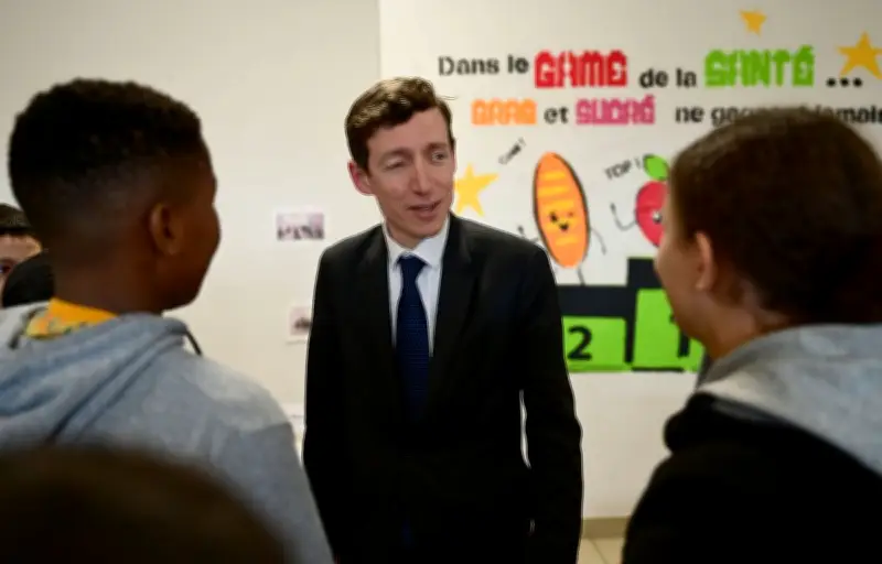 Macron et Geffray veulent raccourcir les vacances d'été scolaires