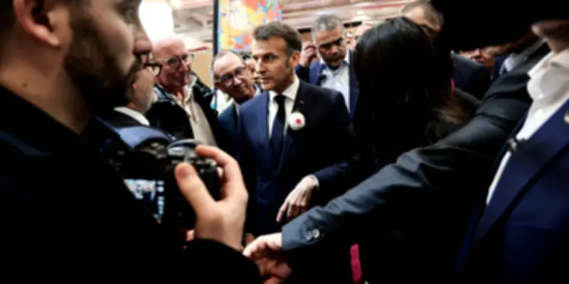 Macron inaugure un Salon de l'agriculture sans bovins, sous haute tension syndicale