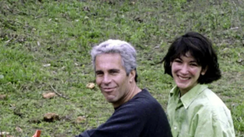 Macron refuse de commenter la démission de Jack Lang dans l'affaire Epstein