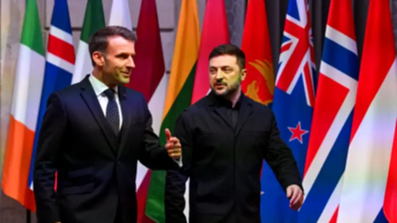 Macron sceptique sur une paix rapide en Ukraine, réaffirme le soutien français