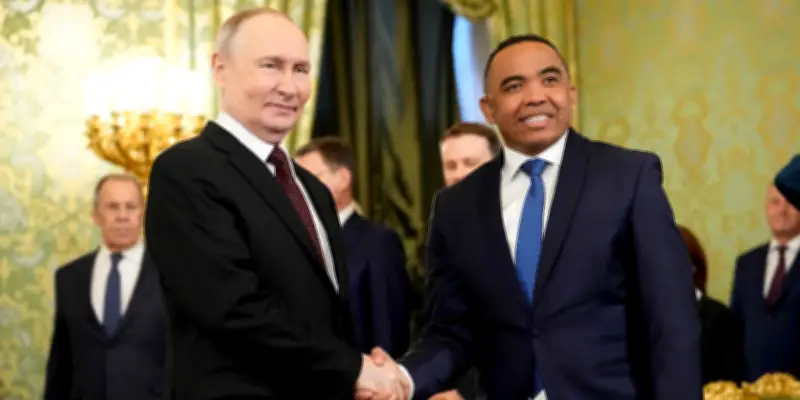 Madagascar officialise son rapprochement stratégique avec la Russie lors d'une visite au Kremlin