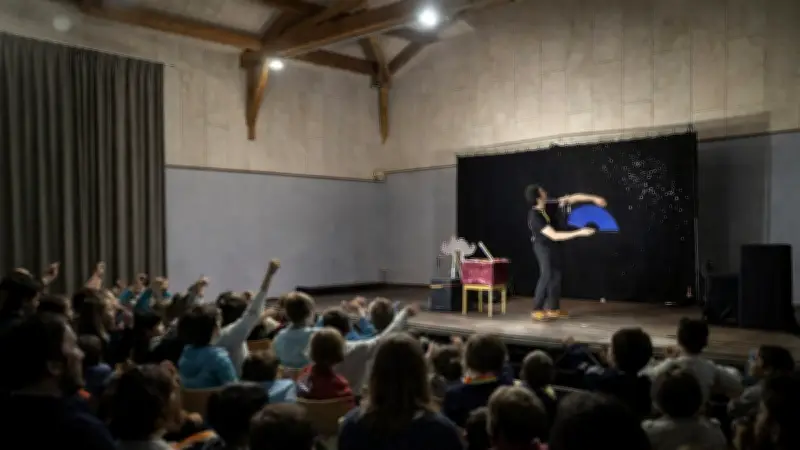 Magic Moustache envoûte Valleraugue avec son spectacle magique et poétique