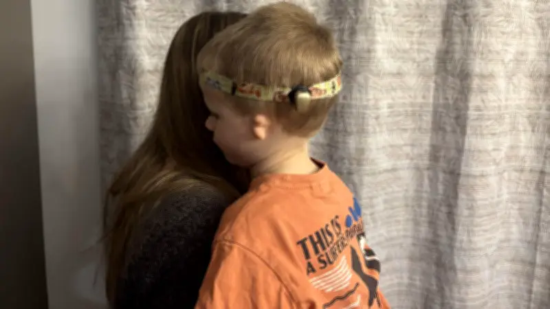 Maladie rare : le combat d'une mère pour son fils atteint d'atrésie et microtie