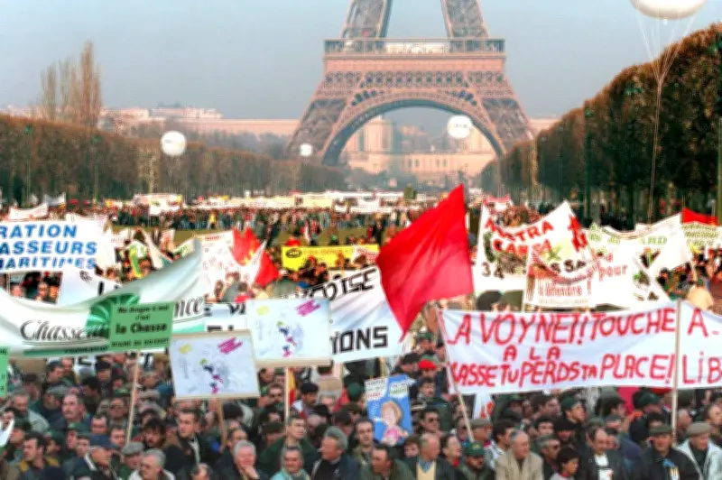 Manifestation historique des chasseurs à Paris en 1998 : 150 000 personnes pour défendre leurs traditions