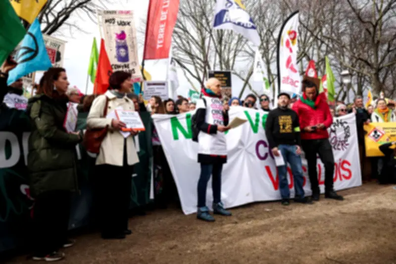 Manifestation massive contre la loi Duplomb : 200 organisations dénoncent un système mortifère