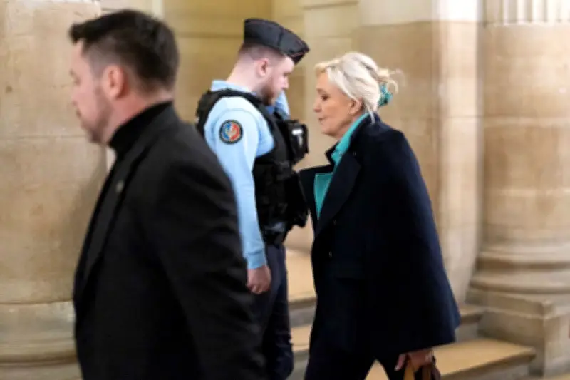 Marine Le Pen exclut toute campagne en cas de condamnation à un bracelet électronique