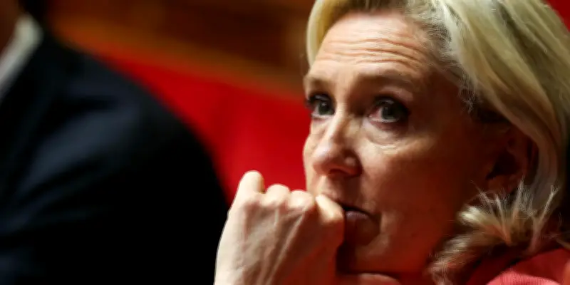 Marine Le Pen évoque son éventuelle inéligibilité et critique Mélenchon