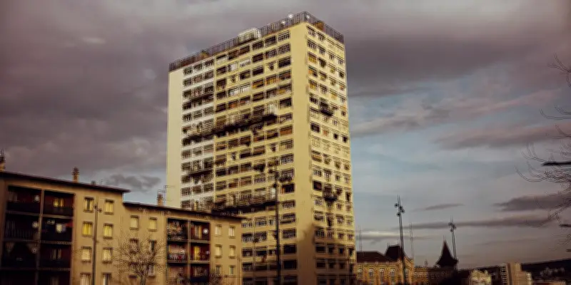 Marseille : la tour Bel Horizon, symbole de la précarité et de la violence urbaine