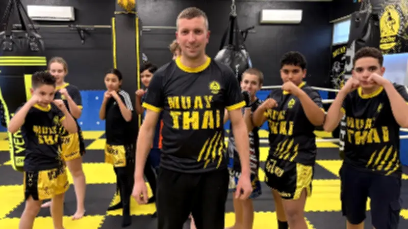 Mathieu Creysson, de Bagnols à Bangkok : la boxe thaï comme art de vivre et combat quotidien