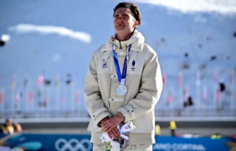 Mathis Desloges offre l'argent en skiathlon, première médaille française aux JO-2026