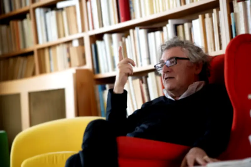 Michel Onfray défend l'anarchie positive de Proudhon contre les dérives marxistes et libertariennes