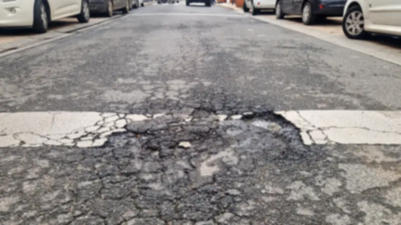 Millau mobilise ses services contre la prolifération des nids de poule après les intempéries