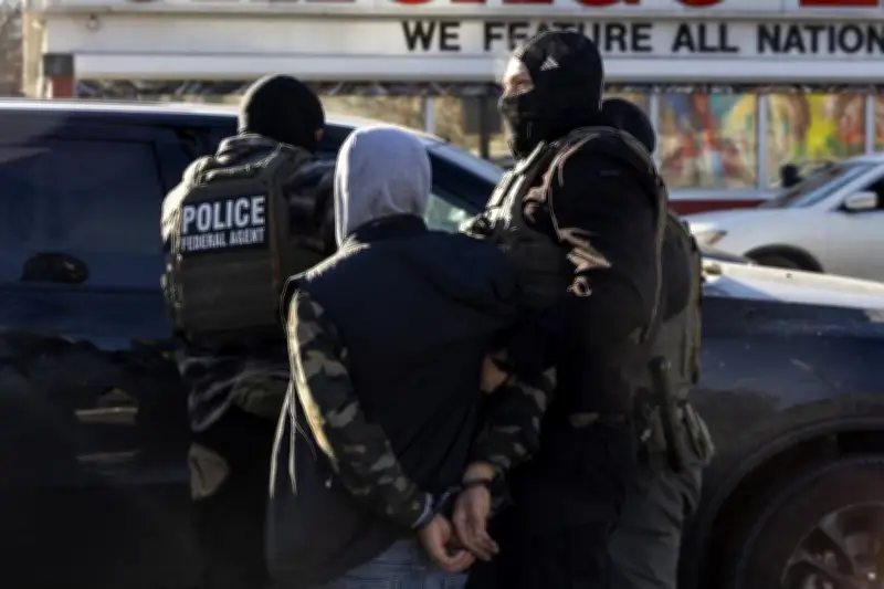 Minneapolis : deux policiers suspendus pour mensonges sur des tirs visant un immigré