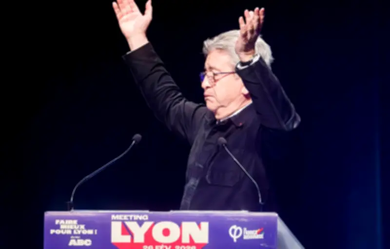 Mélenchon crée la polémique avec des propos sur Epstein qualifiés d'antisémites