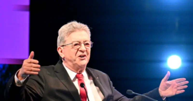 Mélenchon et Le Pen : un parallèle troublant dans la rhétorique et les gestes