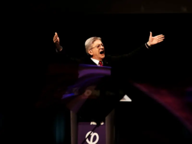 Mélenchon à Lyon : critique de la presse et défense de la jeune garde en meeting