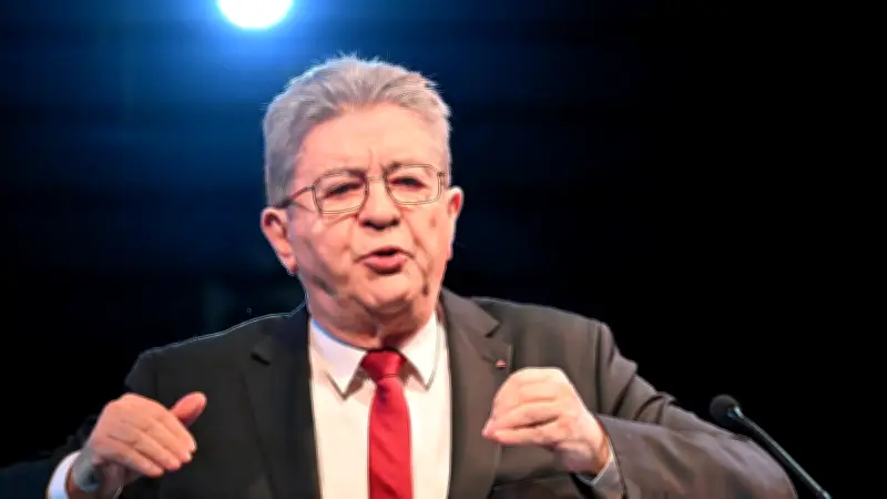 Mélenchon soutient Oziol pour mettre fin au « baronisme socialiste » à Montpellier