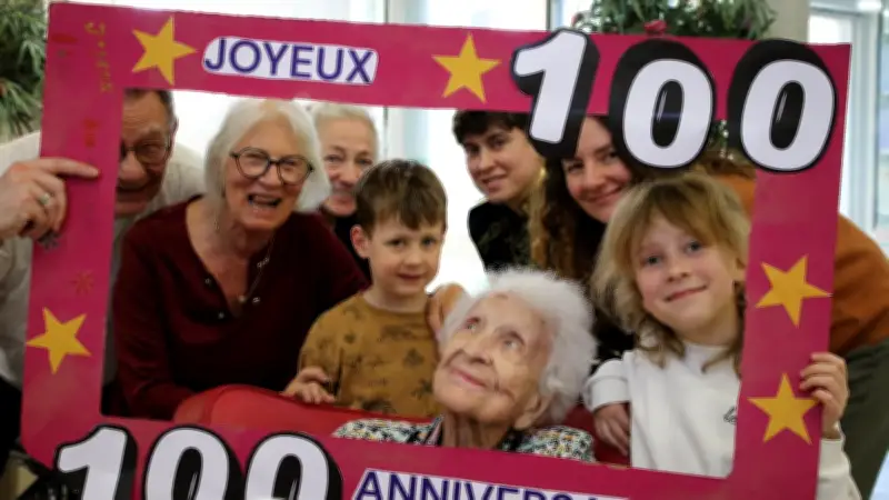 Mme Raoust célèbre son centenaire avec dignité à l'Ehpad Lou Castellas